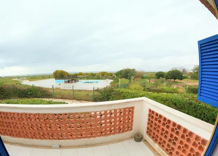 Algarve T2 W Balcony And Sea View Near In Manta Rota *